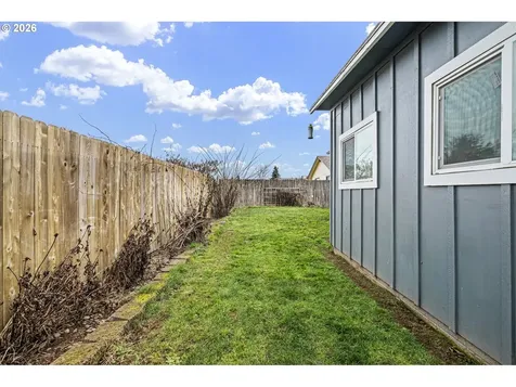 1532 E Chamberlain Avenue Cottage Grove OR 97424
