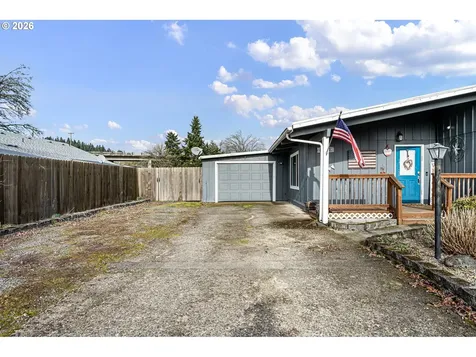1532 E Chamberlain Avenue Cottage Grove OR 97424
