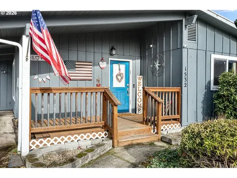1532 E Chamberlain Avenue Cottage Grove OR 97424