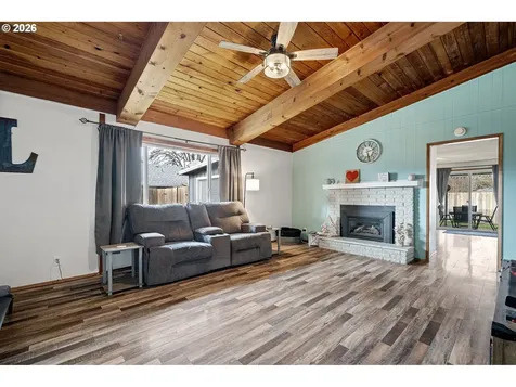 1532 E Chamberlain Avenue Cottage Grove OR 97424