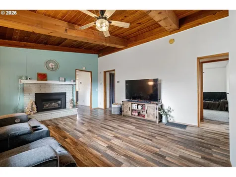 1532 E Chamberlain Avenue Cottage Grove OR 97424
