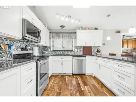 707 NE Camelia Drive Newberg OR 97132
