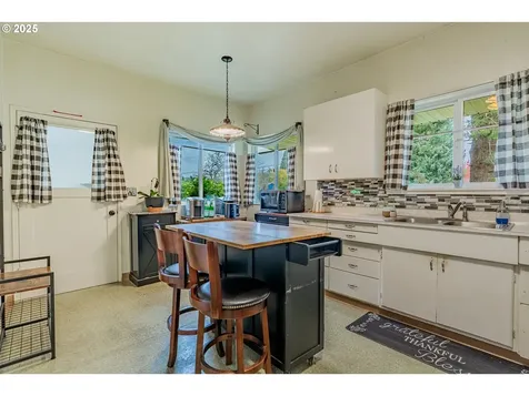 7579 N Gilbert Avenue Portland OR 97203