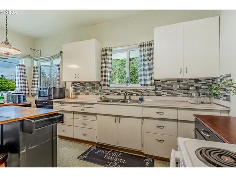 7579 N Gilbert Avenue Portland OR 97203
