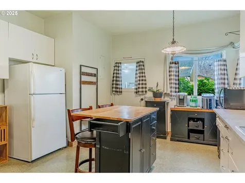 7579 N Gilbert Avenue Portland OR 97203