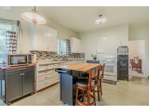 7579 N Gilbert Avenue Portland OR 97203