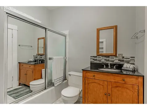 7579 N Gilbert Avenue Portland OR 97203