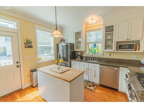319 Kinnikinnick Way Depoe Bay OR 97341