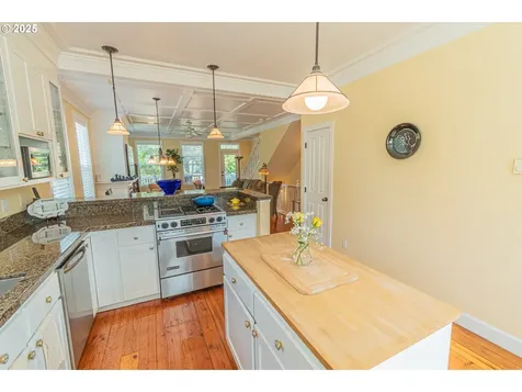 319 Kinnikinnick Way Depoe Bay OR 97341
