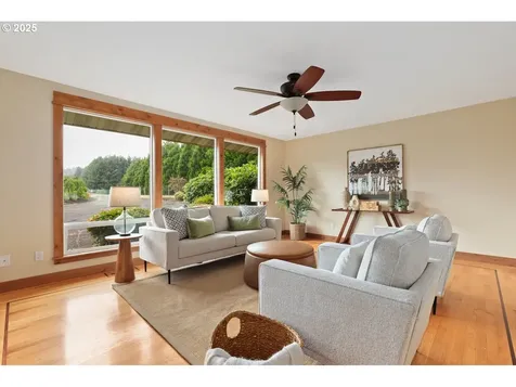 31600 NE Schaad View Drive Newberg OR 97132