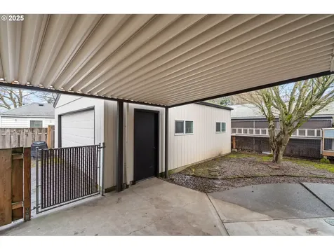 9005 SE Taylor Street Portland OR 97216