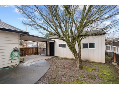 9005 SE Taylor Street Portland OR 97216
