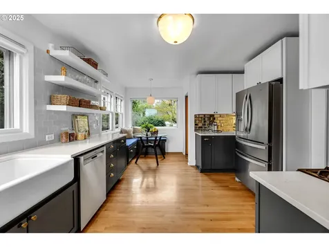 605 SE 70th Avenue Portland OR 97215