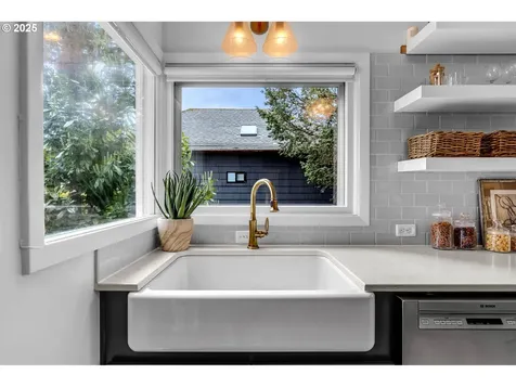 605 SE 70th Avenue Portland OR 97215