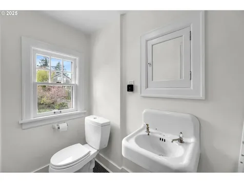 605 SE 70th Avenue Portland OR 97215