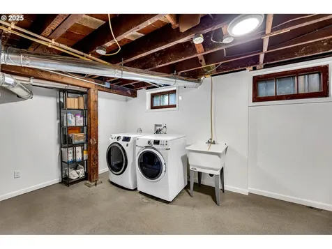 605 SE 70th Avenue Portland OR 97215