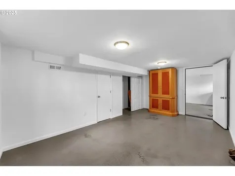 605 SE 70th Avenue Portland OR 97215