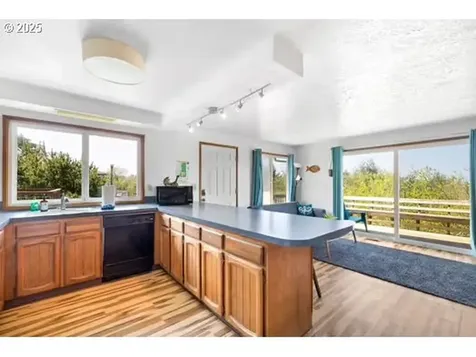 18320 N Highway 101 Rockaway Beach OR 97136