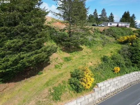 6877 Pacific Terrace Drive Brookings OR 97415