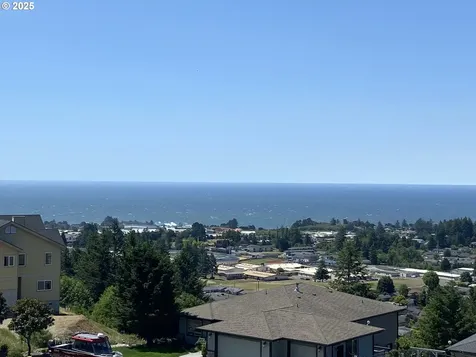6877 Pacific Terrace Drive Brookings OR 97415