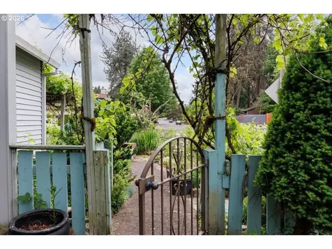 10619 SW Windsor Place Portland OR 97223