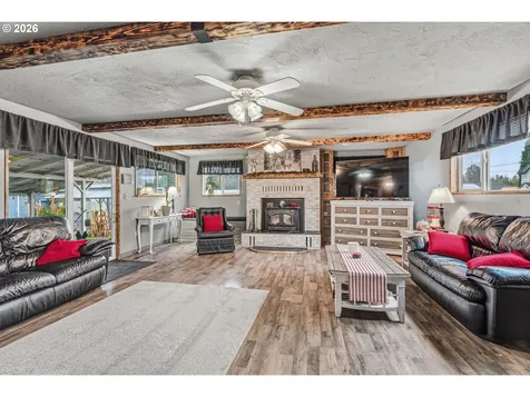 441 4th Avenue Castle Rock WA 98611