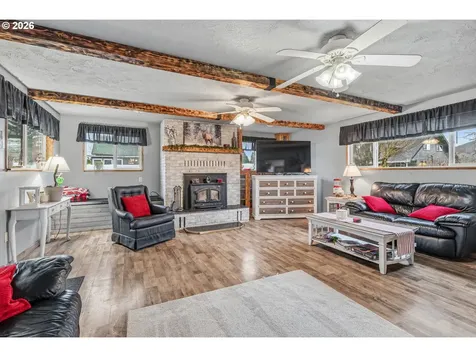441 4th Avenue Castle Rock WA 98611