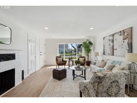 390 S 7th Street Lebanon OR 97355