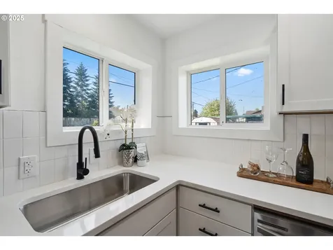 390 S 7th Street Lebanon OR 97355