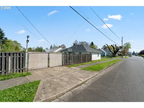 390 S 7th Street Lebanon OR 97355