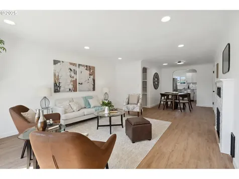 390 S 7th Street Lebanon OR 97355