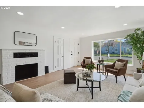 390 S 7th Street Lebanon OR 97355