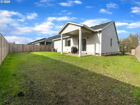 893 E Cleveland Street Carlton OR 97111
