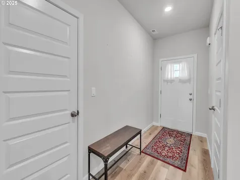 893 E Cleveland Street Carlton OR 97111