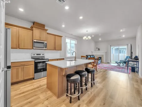 893 E Cleveland Street Carlton OR 97111
