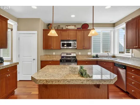 1862 SW Elise Place Troutdale OR 97060
