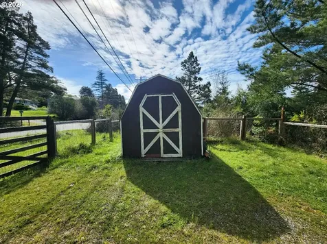 307 12th Street Port Orford OR 97465