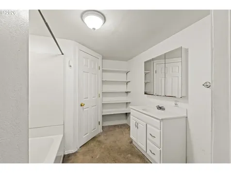 5751 SE 87th Avenue Portland OR 97266