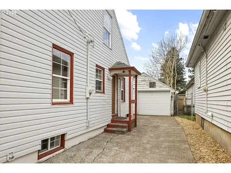 5751 SE 87th Avenue Portland OR 97266