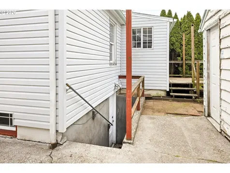 5751 SE 87th Avenue Portland OR 97266