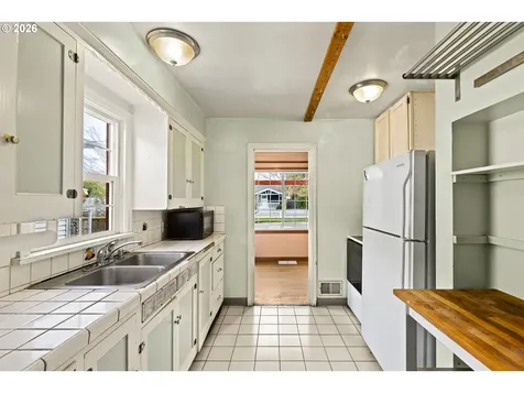 5751 SE 87th Avenue Portland OR 97266