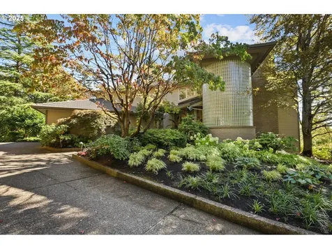 2642 SW Bucharest Court Portland OR 97225