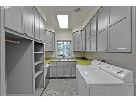 2642 SW Bucharest Court Portland OR 97225