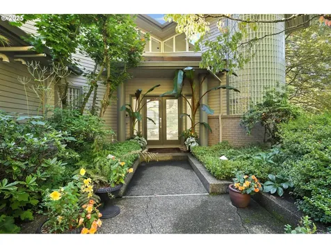 2642 SW Bucharest Court Portland OR 97225