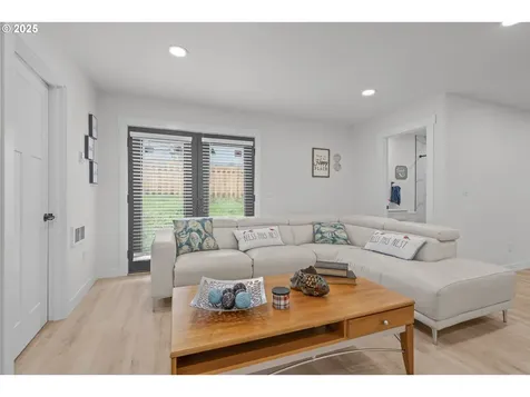3432 NW Port Court Lincoln City OR 97367