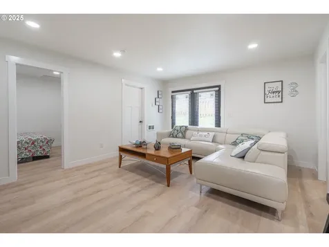 3432 NW Port Court Lincoln City OR 97367