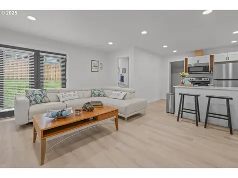 3432 NW Port Court Lincoln City OR 97367