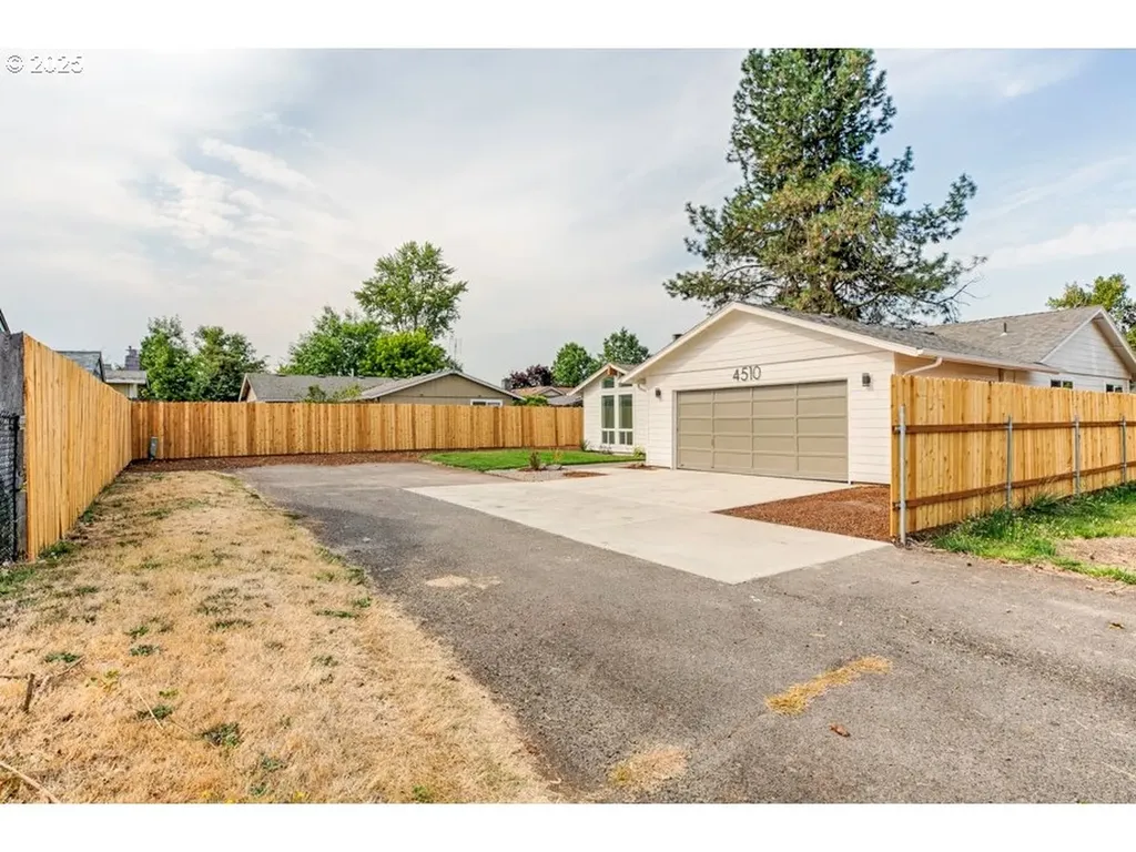 4510 Swallow Court NE Salem OR 97301
