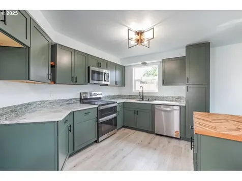 4510 Swallow Court NE Salem OR 97301