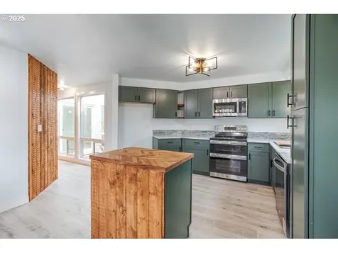 4510 Swallow Court NE Salem OR 97301